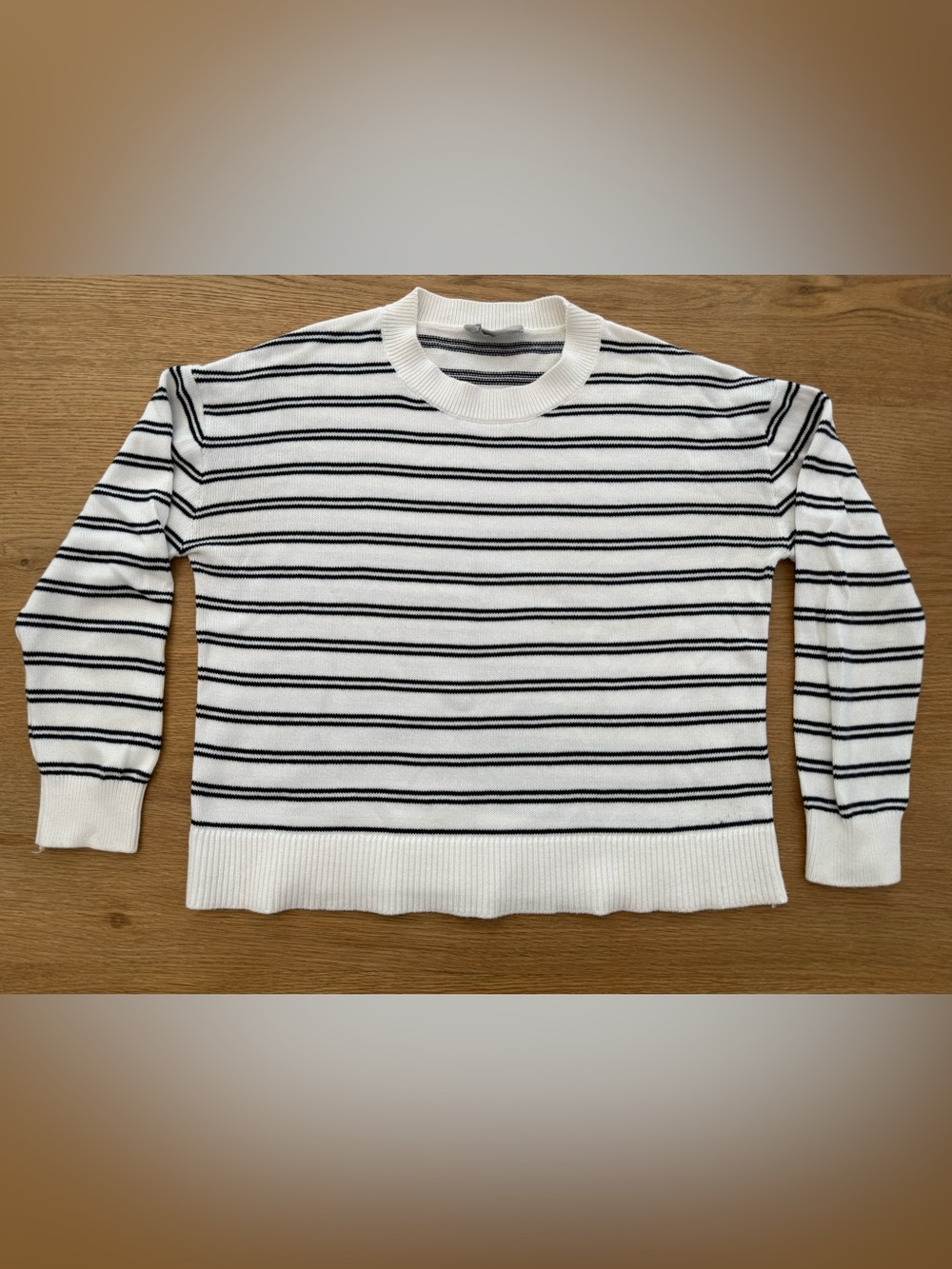 Everlane Women’s White Crewneck Sweater with Nevy Stripes